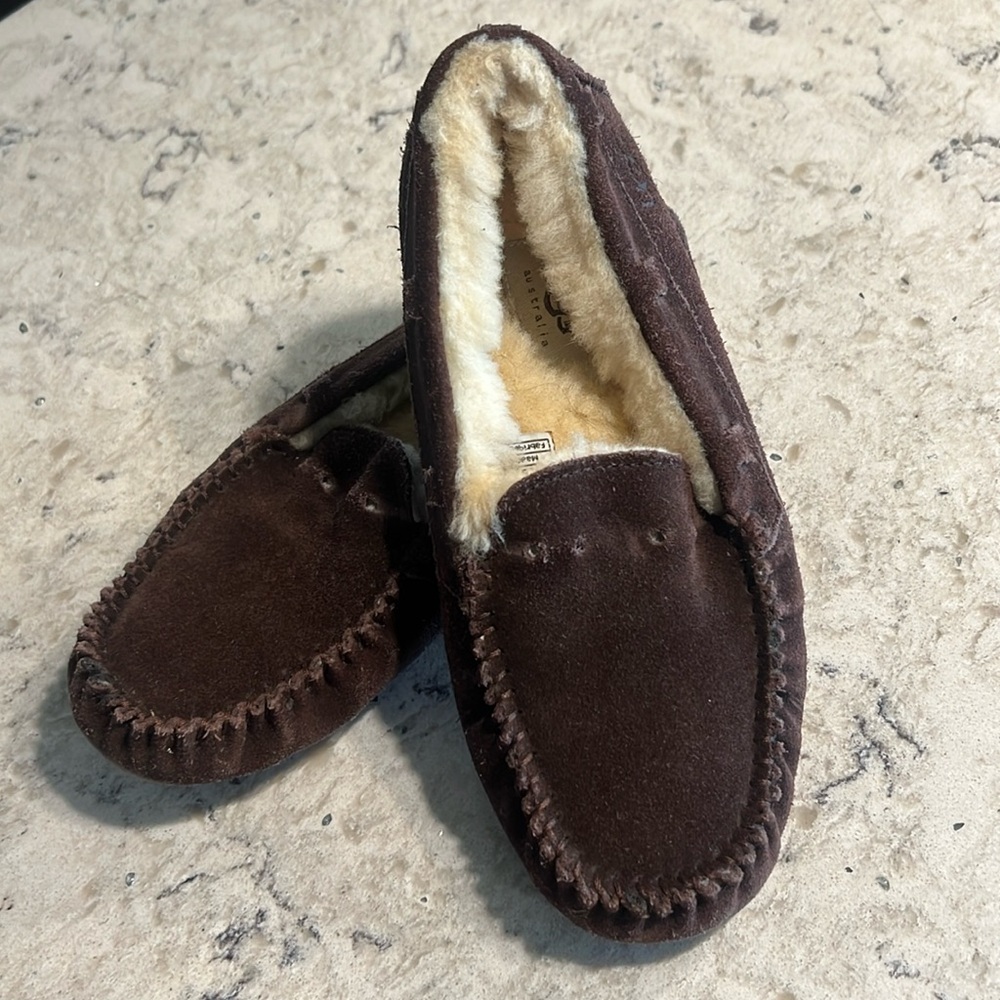 Ugg moccasin slippers size 5 AS IS